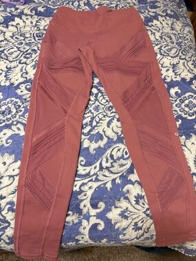 ALO Yoga High-Waist Mesh-Panel Leggings in Rose Mauve
